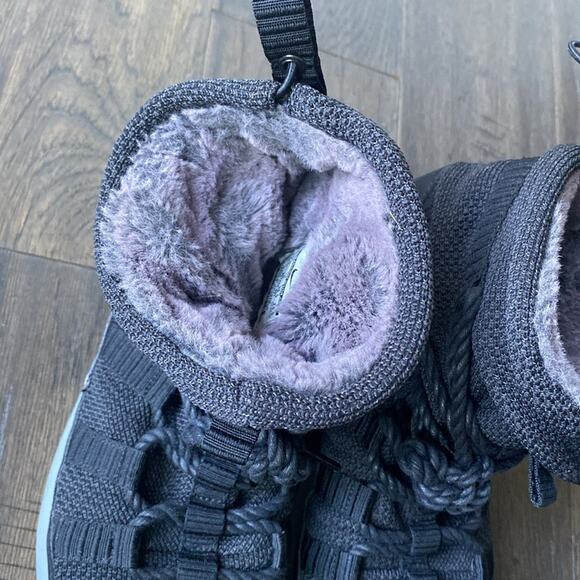 NIKE Roshe Run Hi Sneaker Boot Womens Sz 7.5 Black Knit Boots  High Top Gorpcore - Picture 6 of 8